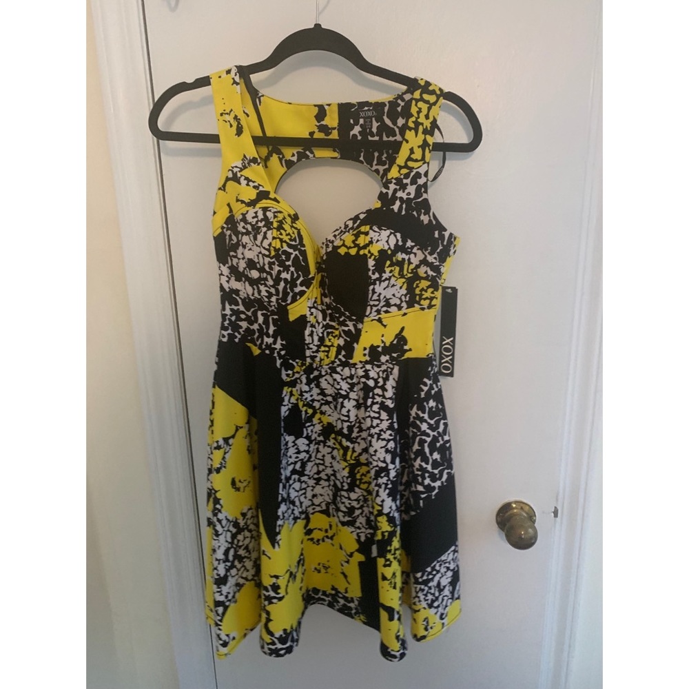 Dress - Picture 2 of 3